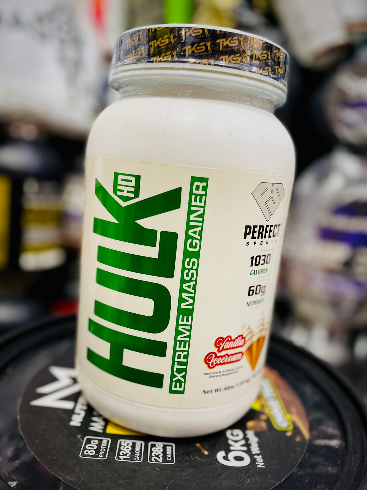 Hulk Extreme Mass Gainer  Power-loaded with 1,030 calories and 60g .